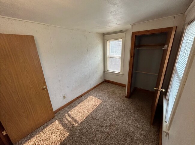 Building Photo - 2209/2213 Sims Avenue