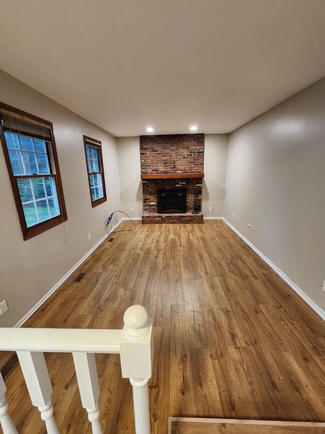 Building Photo - 4 Bedroom Home For Rent in Solon