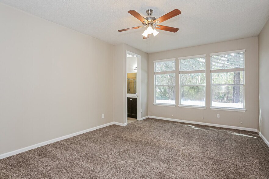 Building Photo - 15889 Lexington Park Blvd