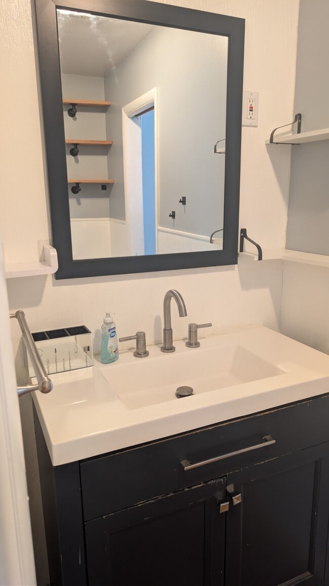 Building Photo - 2285 E Carriage Hill Dr