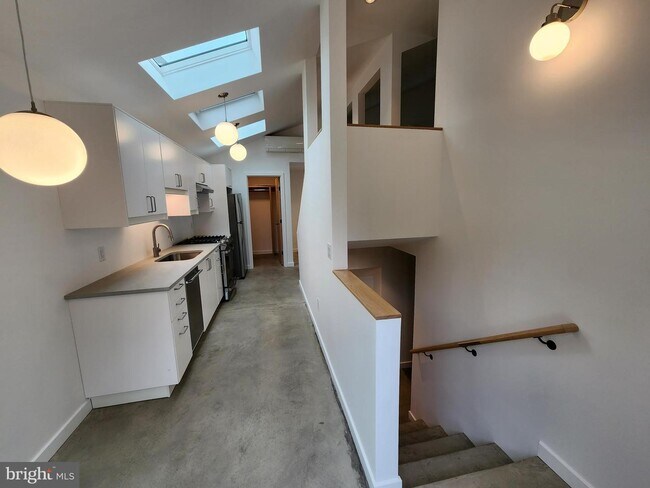 Building Photo - 1048 Prospect St