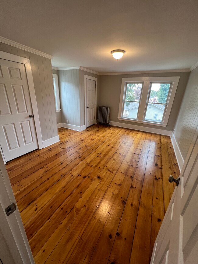 Building Photo - 6 Pleasant View St