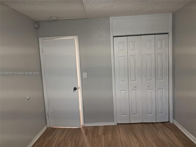 Building Photo - 13025 Emerald Dr