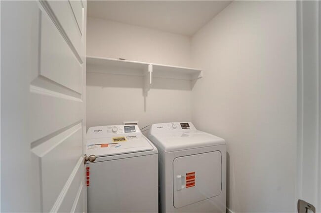 Building Photo - 139 S Maroon Ave