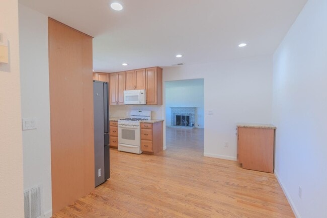 Building Photo - 6944 Cedar Ln