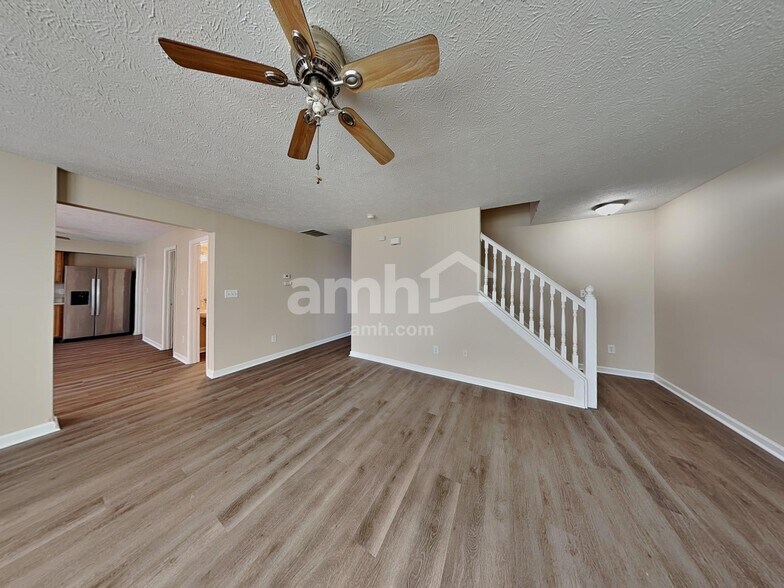 Building Photo - 803 Green Woods Dr