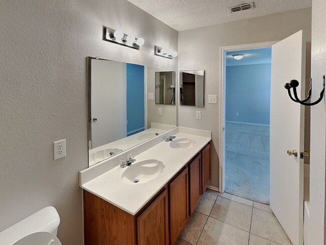 Building Photo - READY NOW! COME CHECK IT OUT!