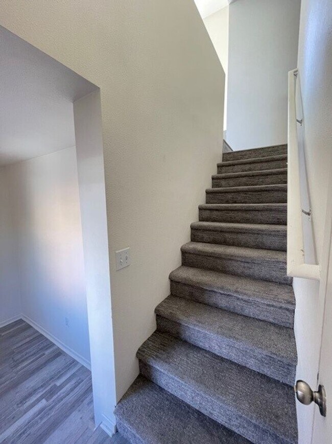 Building Photo - Urban 1 bedroom 1 bath townhome in Little Italy!