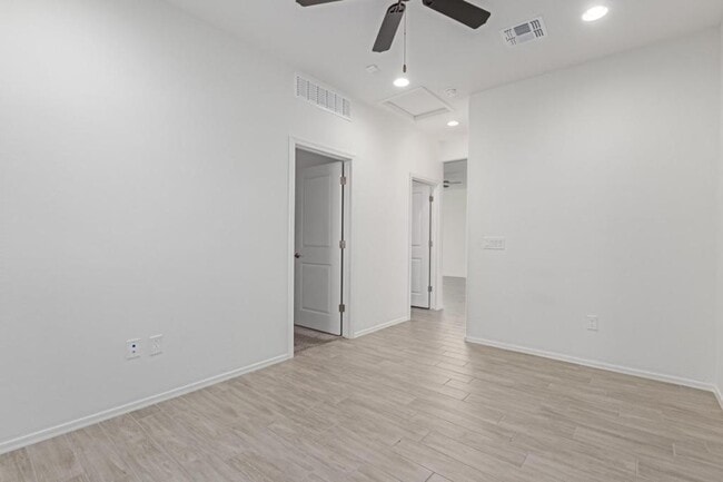 Building Photo - 14058 E Red Pine Pl