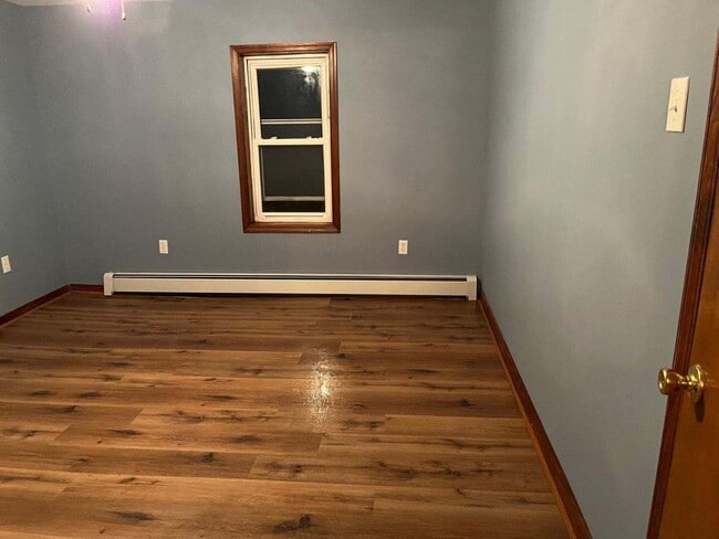 Building Photo - Newly Renovated 3 Bed/1 Bath Single Family...