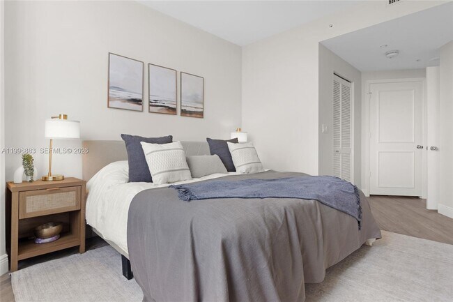 Building Photo - 848 Brickell Key Dr