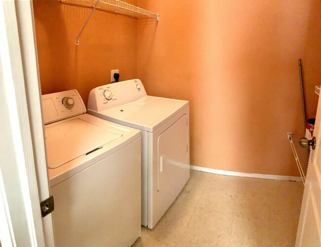 Building Photo - 1901 Belmont Pl