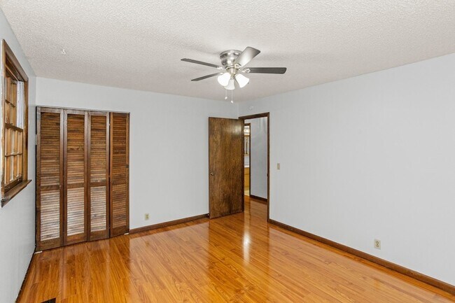 Building Photo - 2909 Cherry Hills Dr