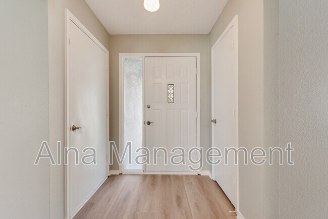 Building Photo - 6541 Ridglea Dr