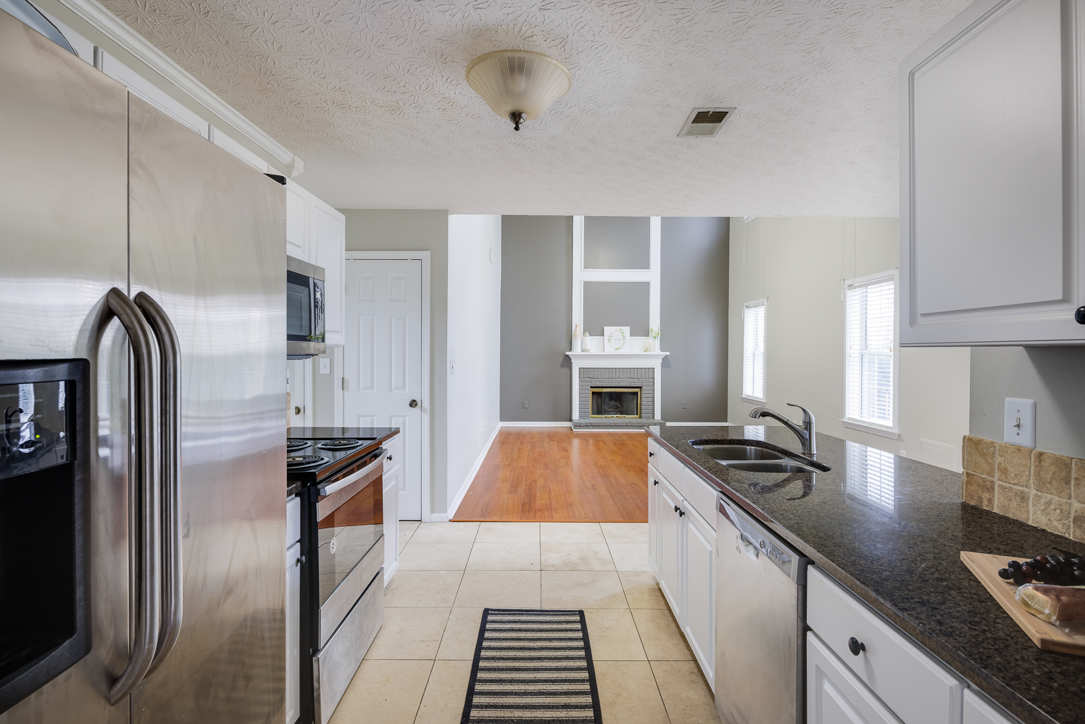 Building Photo - 13005 Crabapple Lake Dr