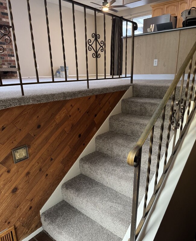 Building Photo - Beautiful 5 Bed 2 & 3/4 Bath home in Tacoma