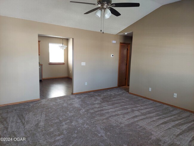 Building Photo - 1712 Blue Jay Dr