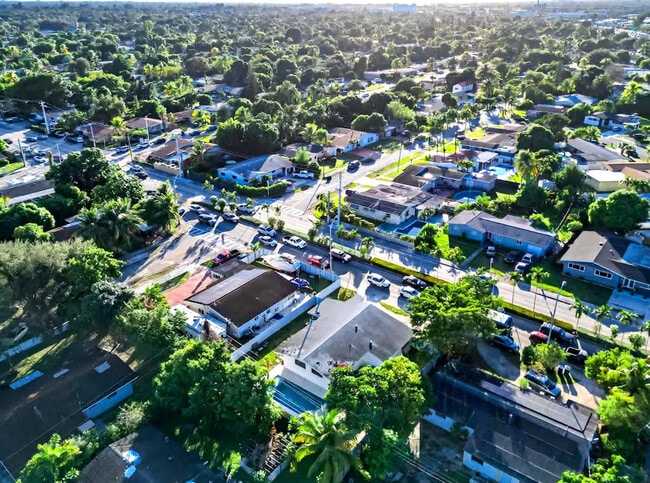 Building Photo - 17835 NE 6th Ave