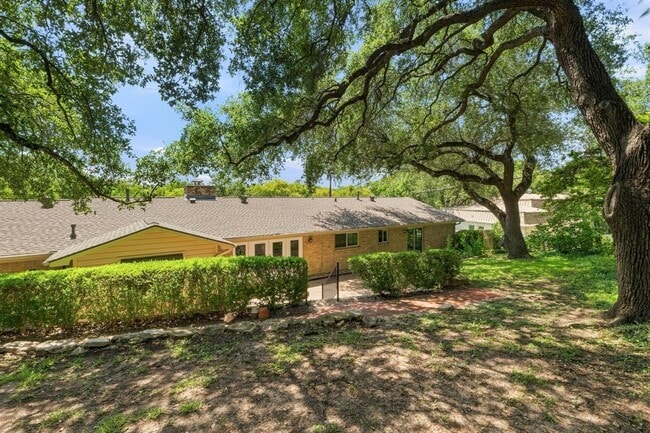 Building Photo - 2802 Pecos St