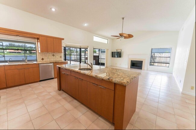 Building Photo - 11511 Island Lakes Ln