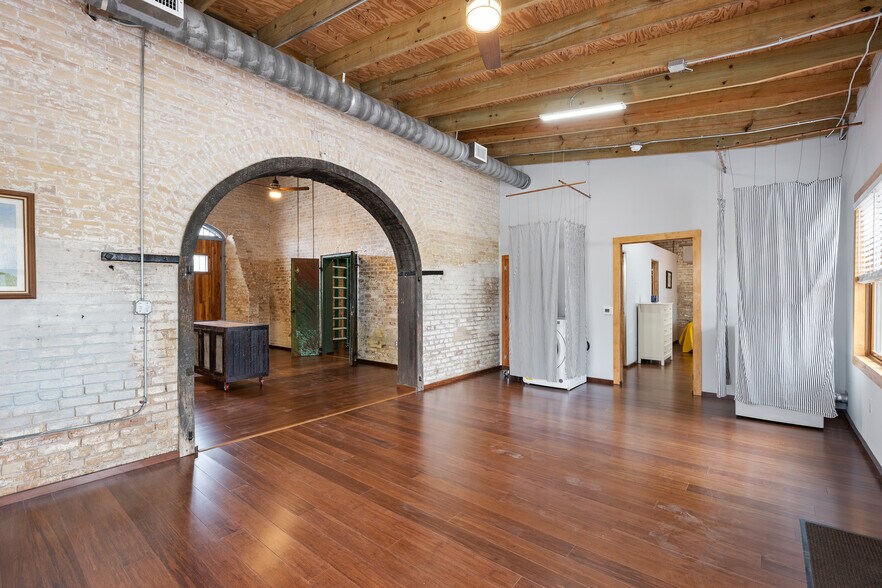 Living room - 1500 E Madison St