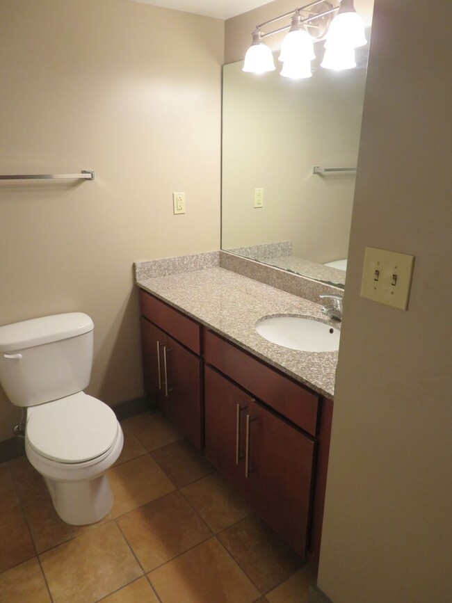 Building Photo - Lake Plaza Condominiums 3BD/2BA FALL 2025 ...