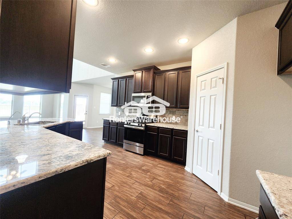 Building Photo - 14711 Sycamore Side Wy