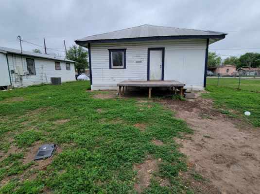 Building Photo - 708 Garcia St