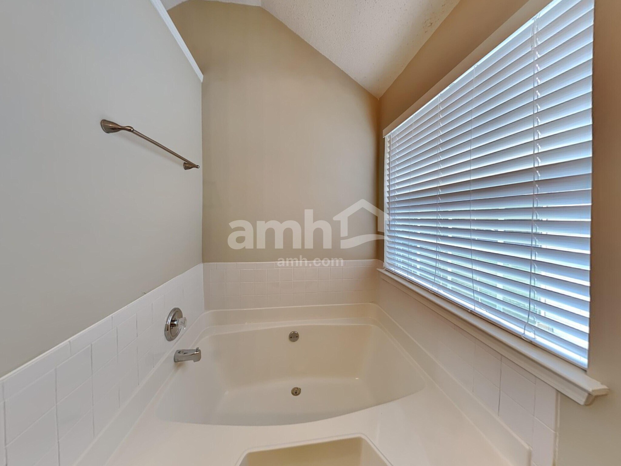 Building Photo - 3321 Metro Way