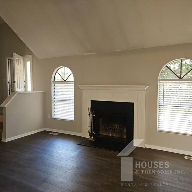 Building Photo - 28 Shore Dr