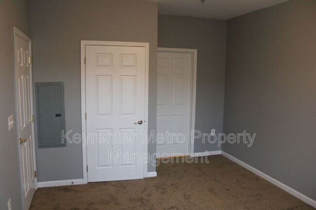 Building Photo - 1321 Karen Blvd