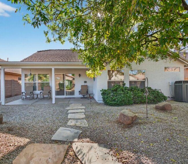 Building Photo - GORGEOUS home in the heart of Gilbert!
