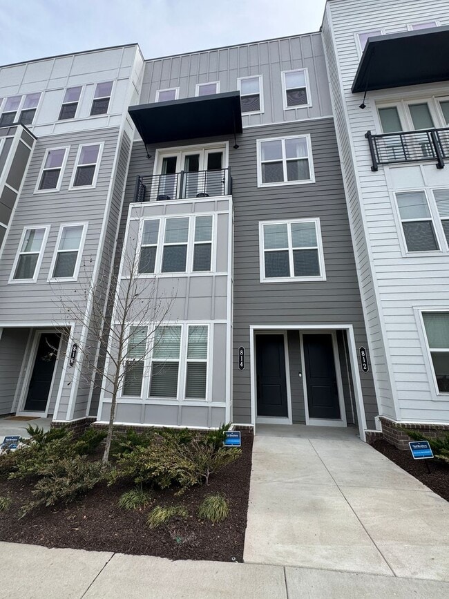 Building Photo - Stylish West Nashville 3 bed 2.5 bath - Pet Friendly