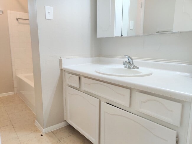 Building Photo - 1914 Seakale Ln