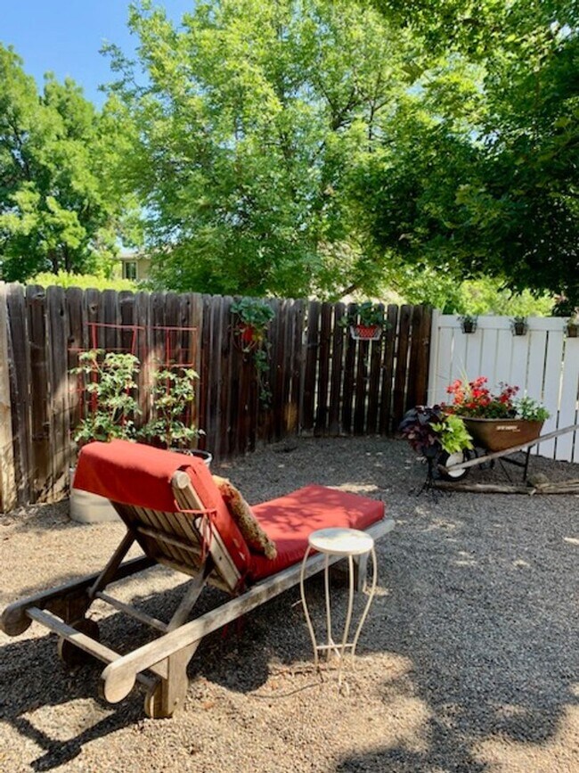 Building Photo - The Nest: Fully Furnished detached Cottage...