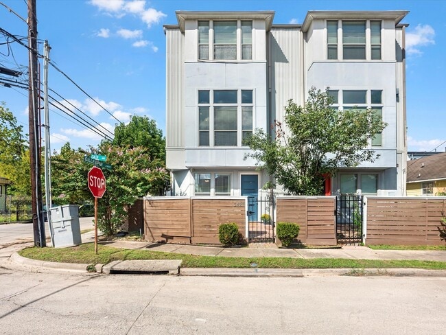 Building Photo - 3419 Gillespie St