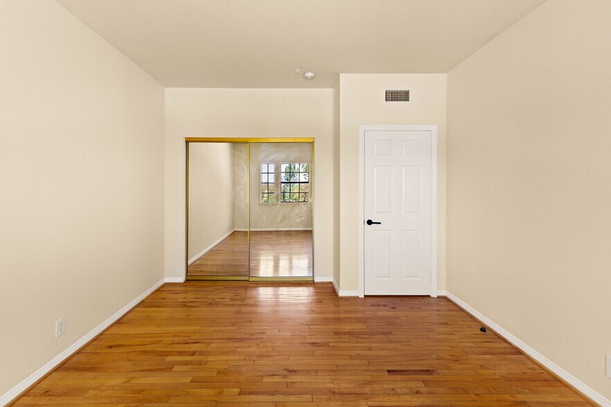 Building Photo - 5237 San Feliciano Dr