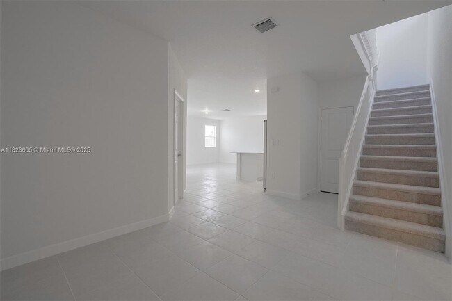 Building Photo - 2351 SE 27th Dr