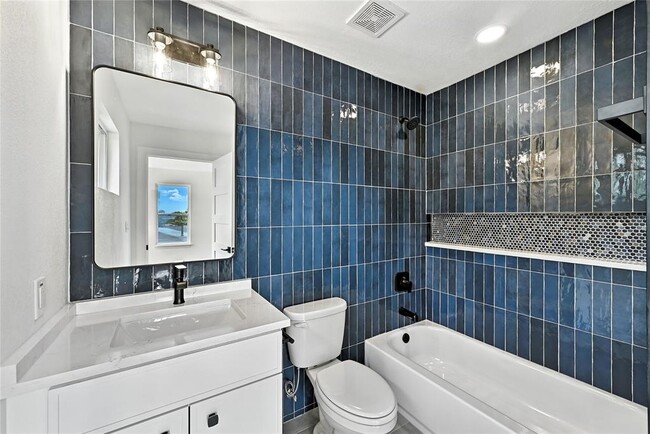 Building Photo - 815 Buckingham Pl