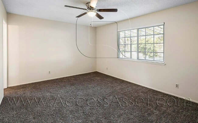 Building Photo - Lovely Single Story 4 Bed/2 Bath Home In R...