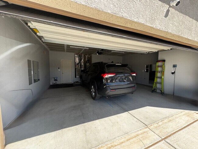 Building Photo - Newer 3 Bed / 2 Bath Home (Built 2024) in Los Lunas