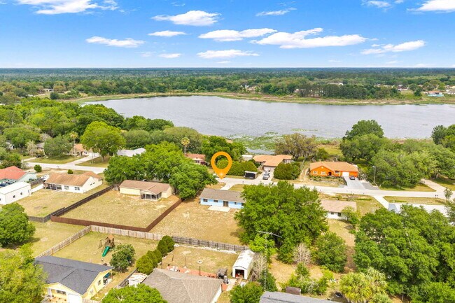 Building Photo - Recently updated 3BR, 2BA in The Shores