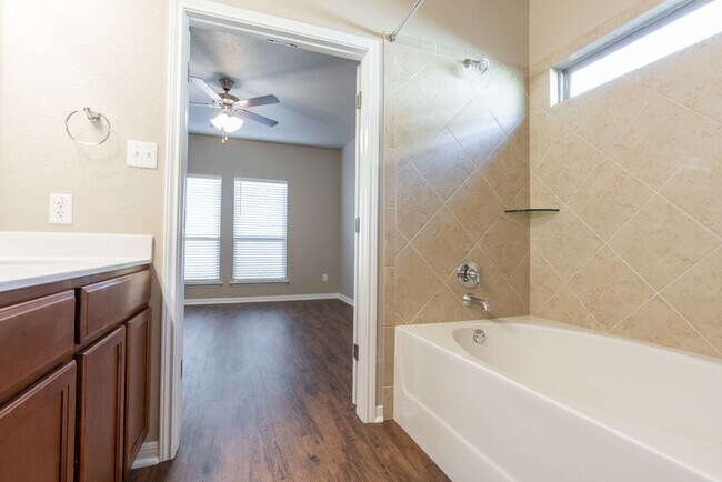 Building Photo - 4-Bedroom, 3-Bath Home in Belton ISD – Ove...