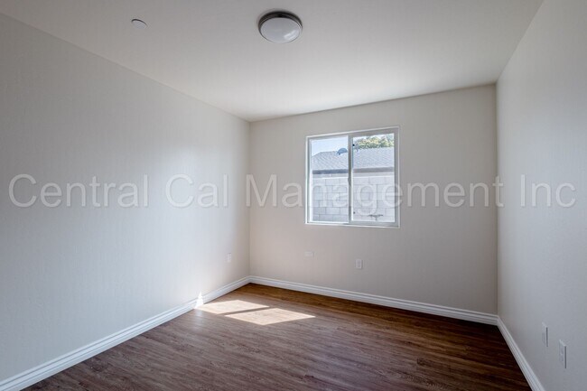 Building Photo - 2825 California Ave