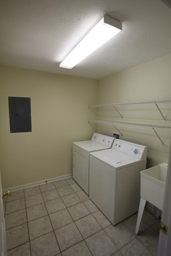 Building Photo - Cornerstone Condo Available Fall!