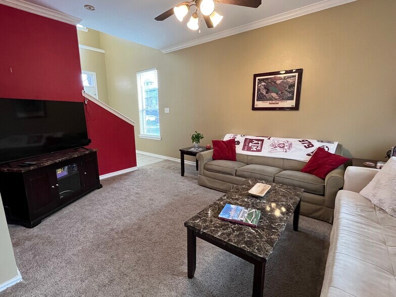 Bright and Spacious Living Room! - 1425 W Villa Maria Rd