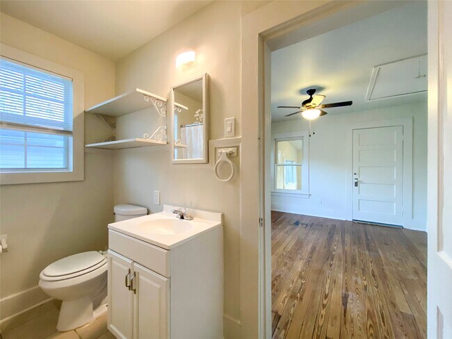 Building Photo - 7924 Ford St