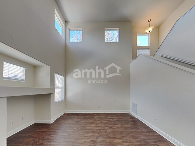 Building Photo - 10439 Vaughn Way