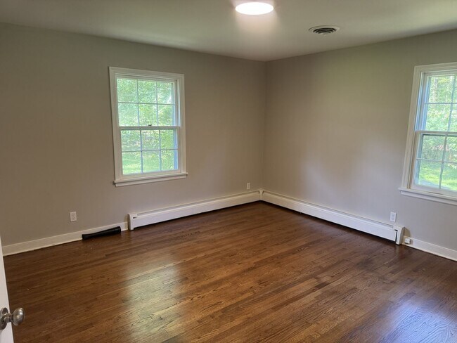 Building Photo - 5048 Grassmere Rd
