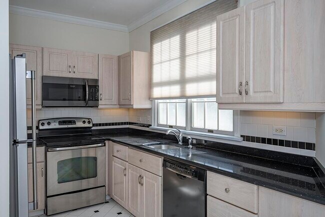 Building Photo - 109 Shearwater Ct E